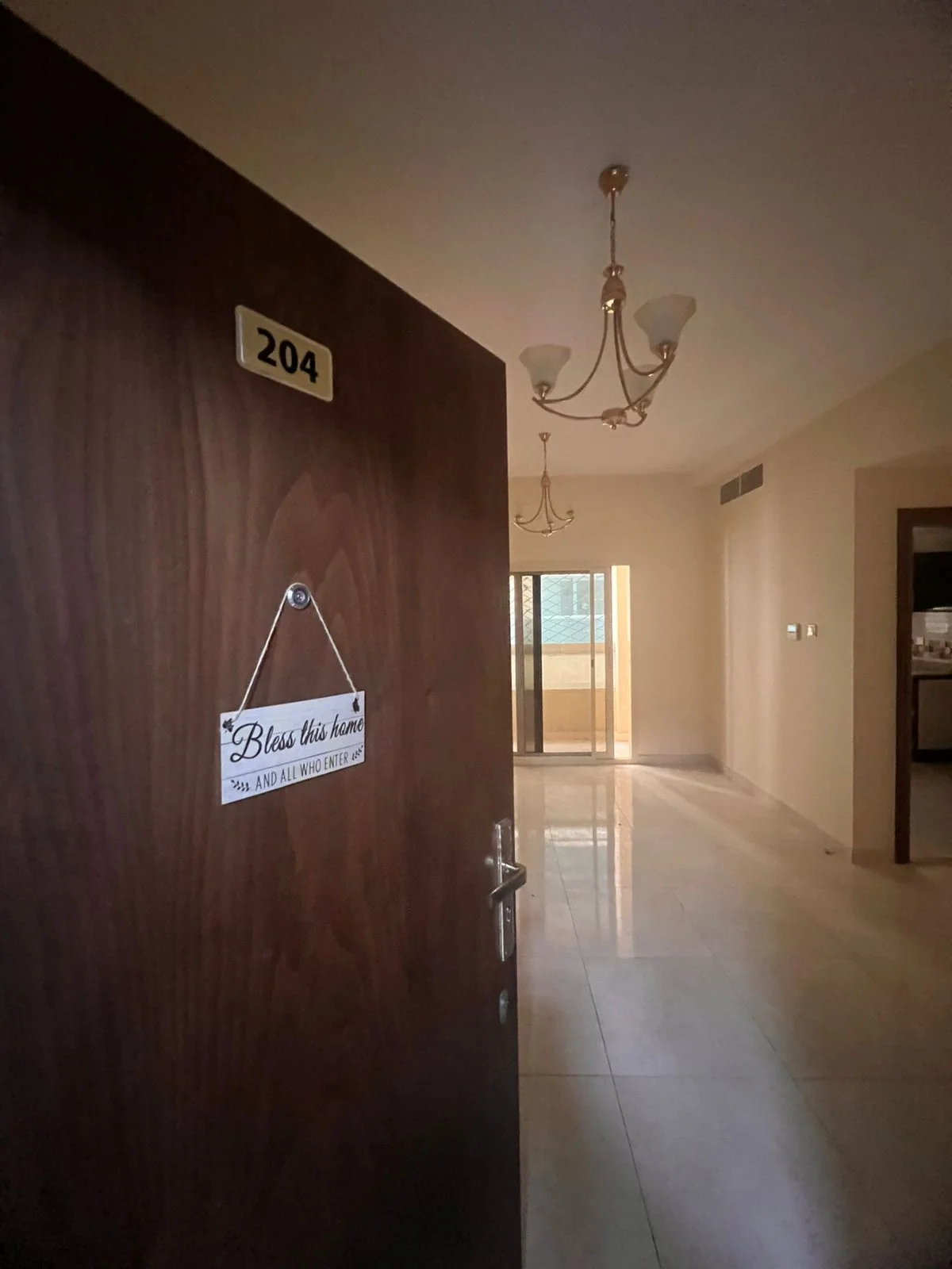 شقة غرفه وصالة للإيجار في المجاز 3 الشارقة