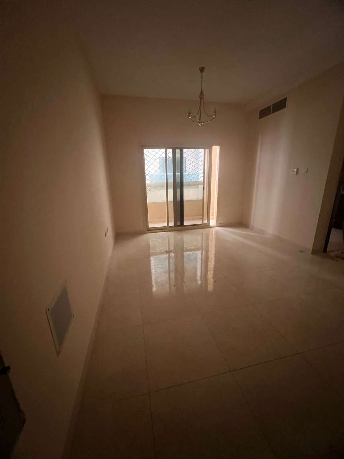 شقة غرفه وصالة للإيجار في المجاز 3 الشارقة