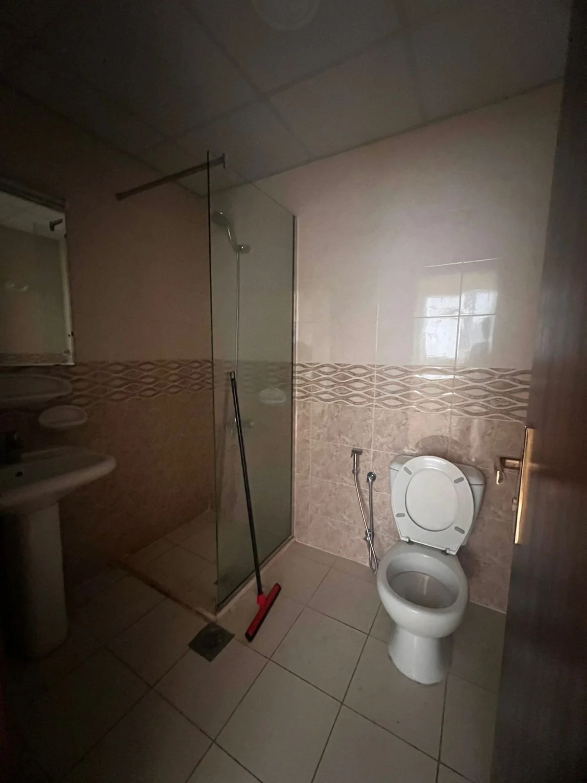 شقة غرفه وصالة للإيجار في المجاز 3 الشارقة