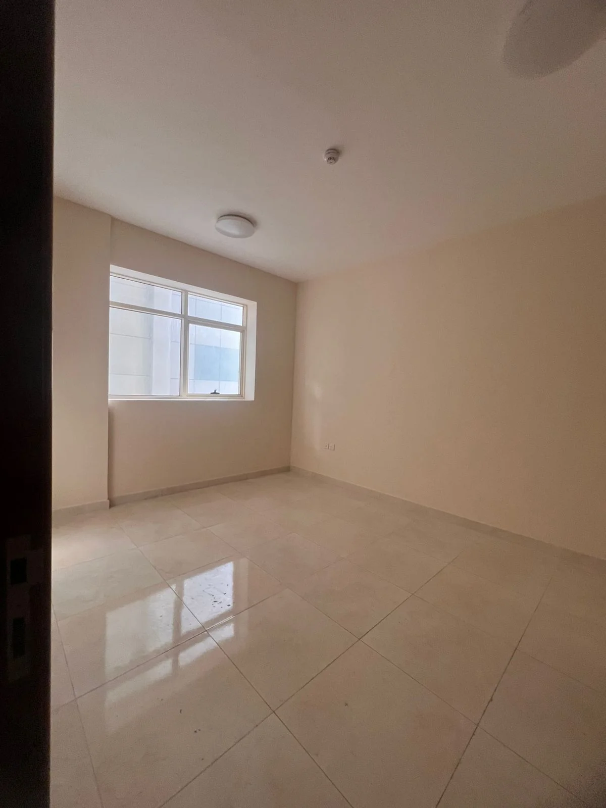 شقة غرفه وصالة للإيجار في المجاز 3 الشارقة