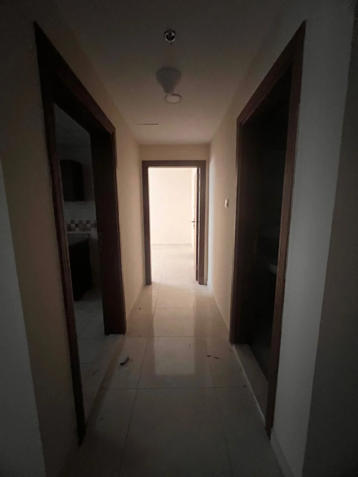 شقة غرفه وصالة للإيجار في المجاز 3 الشارقة