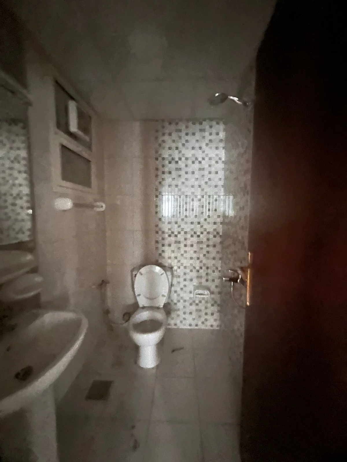 شقة غرفه وصالة للإيجار في المجاز 3 الشارقة