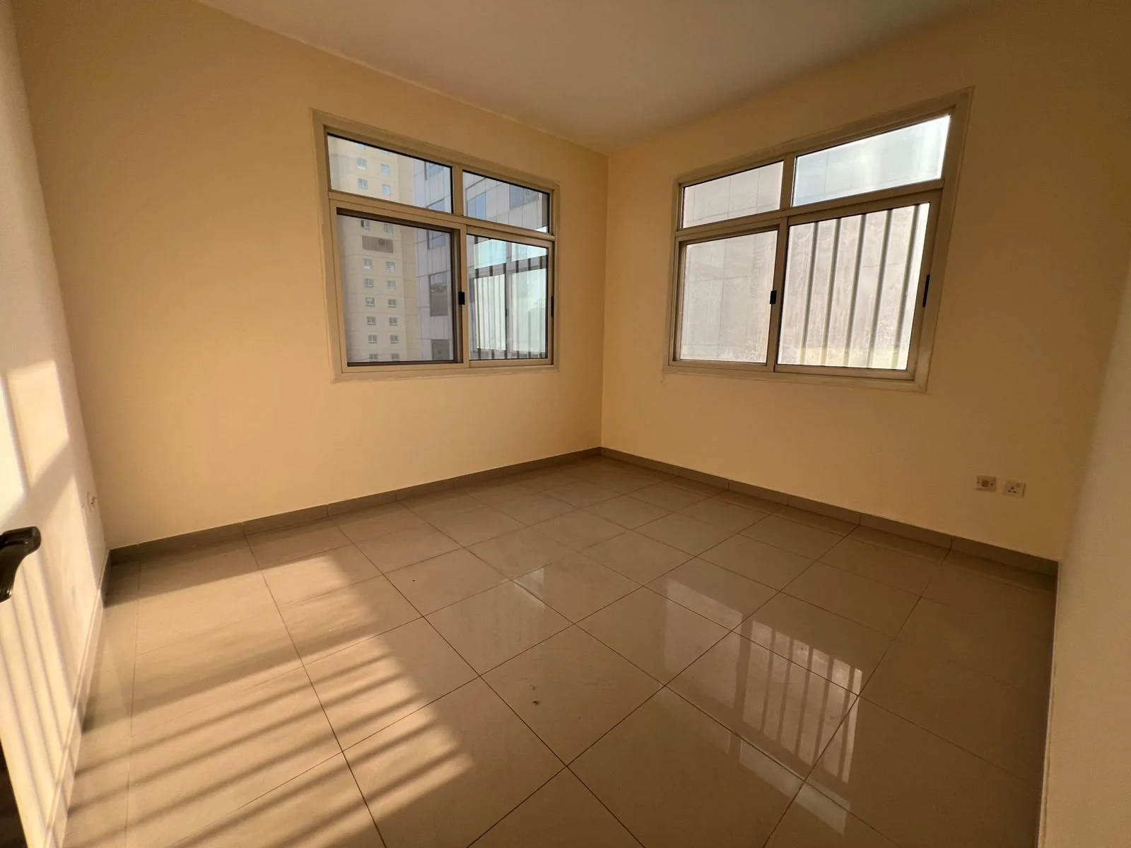 شقة غرفتين وصالة للإيجار في الخان