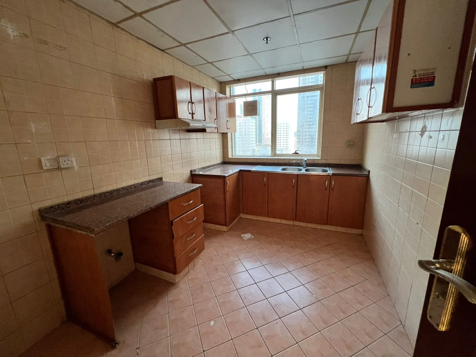 شقة غرفتين وصالة للإيجار في الخان