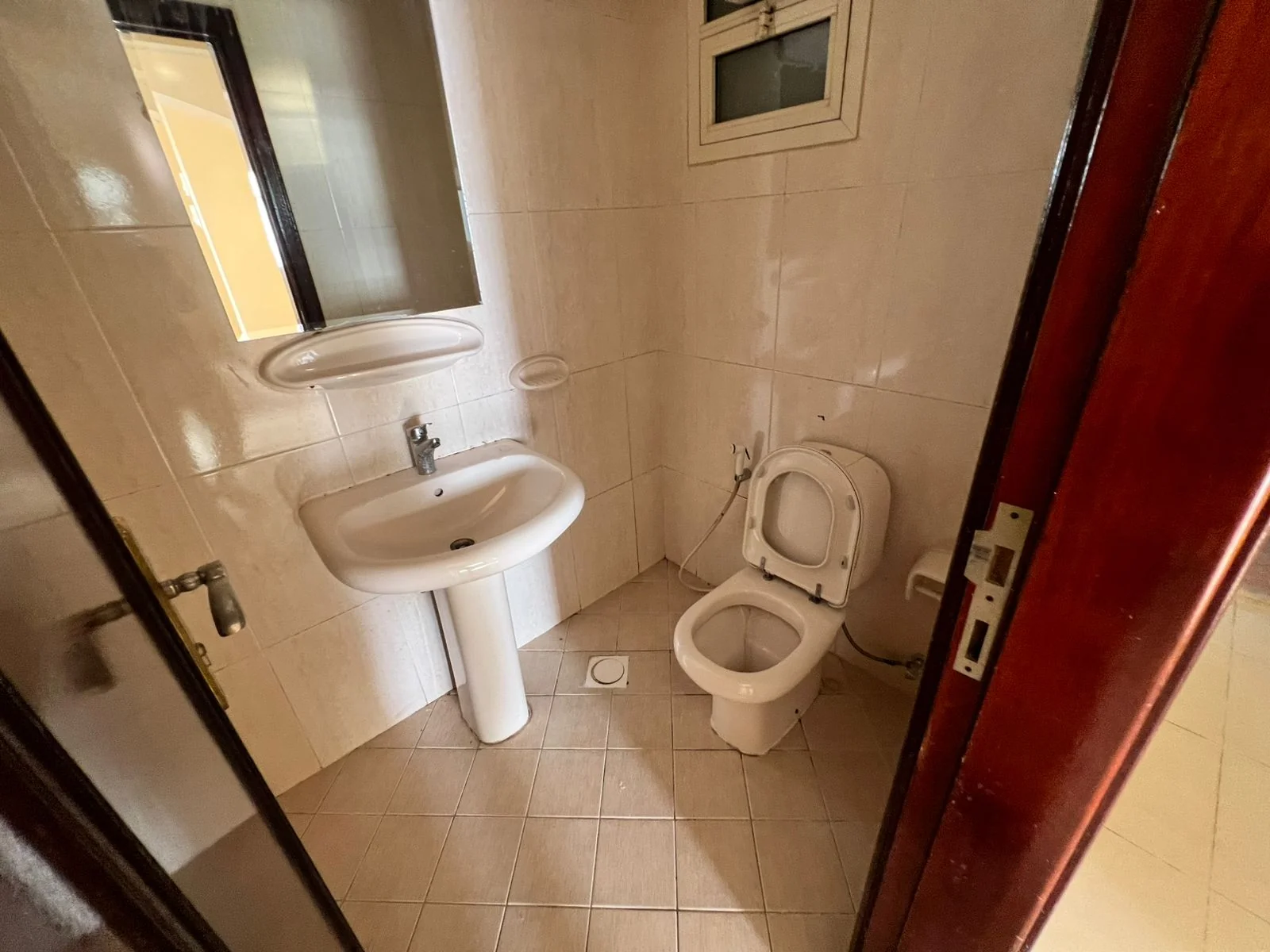 شقة غرفتين وصالة للإيجار في الخان