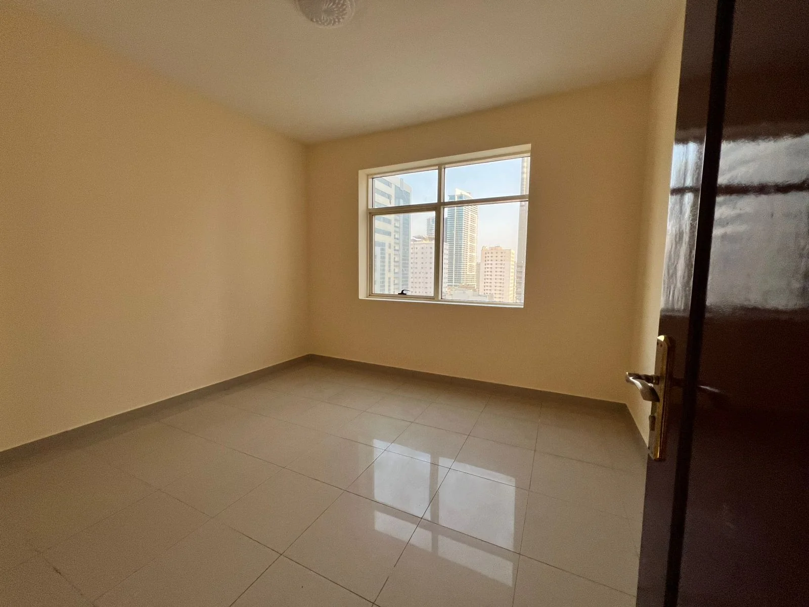 شقة غرفتين وصالة للإيجار في الخان