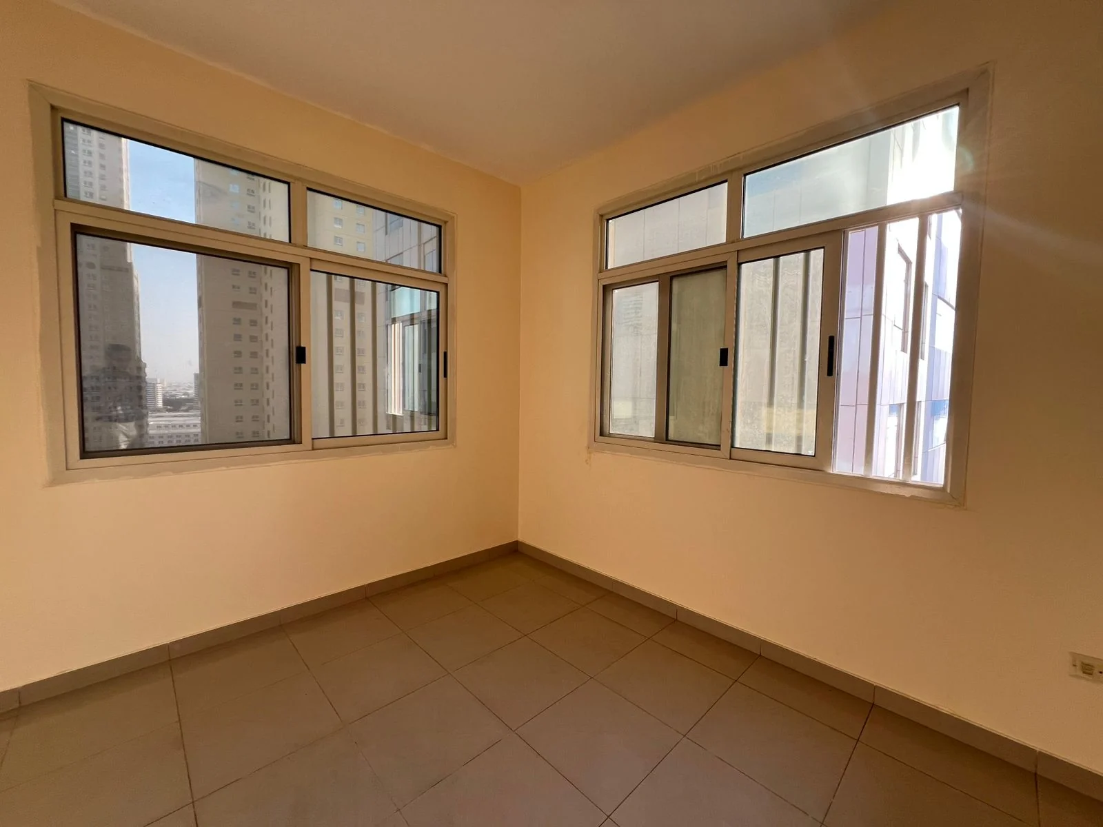 شقة غرفتين وصالة للإيجار في الخان