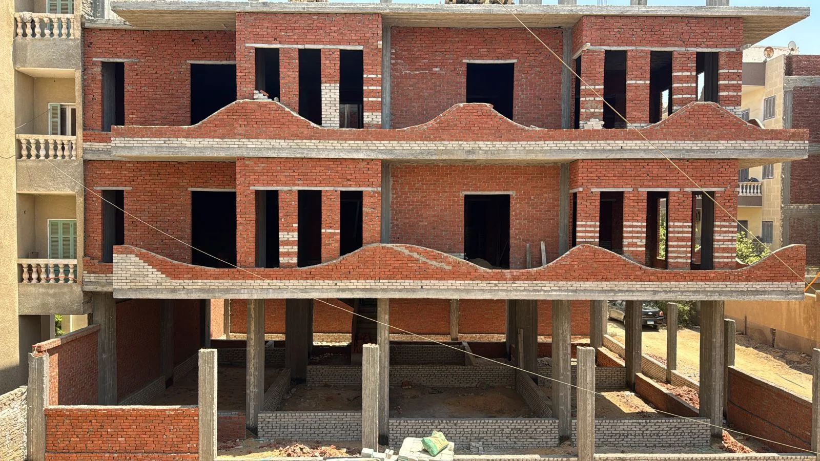 عمارة للبيع ناصية شارع أمام بنك الإسكان والتعمير